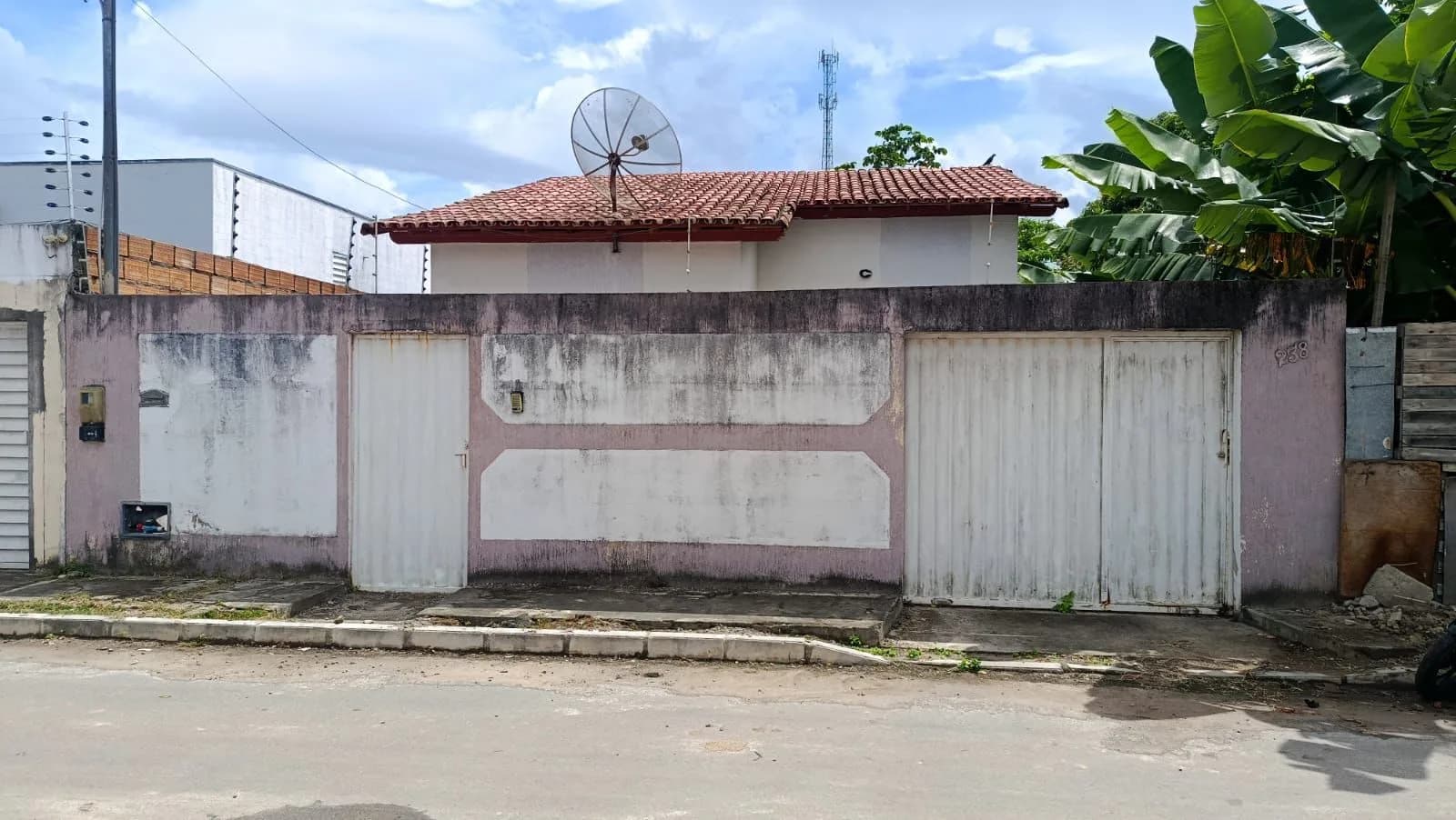 Oportunidade no Eixo Sul — Casa passando financiamento!